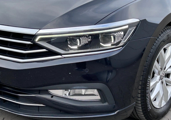 Volkswagen Passat cena 92900 przebieg: 129436, rok produkcji 2020 z Józefów małe 781